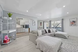 827 E 194th St, Glenwood, IL 60425 - Photo 2