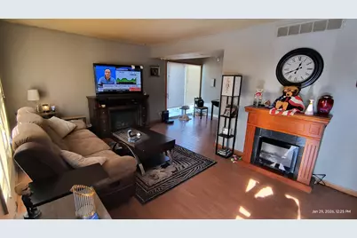 9 Fernwood Drive #Q, Bolingbrook, IL 60440 - Photo 2