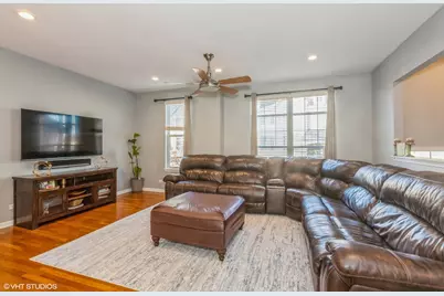 375 N Commerce Street, Aurora, IL 60504 - Photo 2