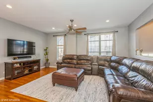 375 N Commerce St, Aurora, IL 60504 - Photo 2