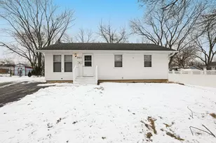 311 W Kennedy Dr, Streamwood, IL 60107 - Photo 2