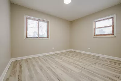 311 W Kennedy Drive, Streamwood, IL 60107 - Photo 14