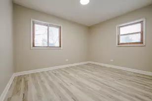 311 W Kennedy Dr, Streamwood, IL 60107 - Photo 14