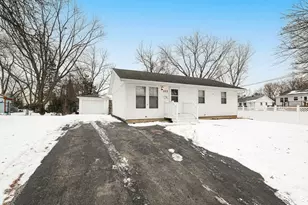 311 W Kennedy Dr, Streamwood, IL 60107 - Photo 1