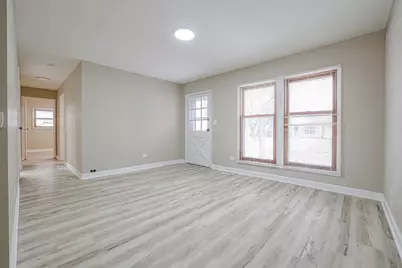 311 W Kennedy Drive, Streamwood, IL 60107 - Photo 4