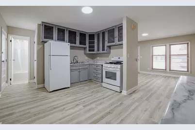 311 W Kennedy Drive, Streamwood, IL 60107 - Photo 8