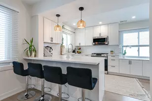 4990 Rochester Dr, Hoffman Estates, IL 60010 - Photo 6