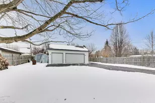 18219 W Big Oaks Rd, Grayslake, IL 60030 - Photo 32