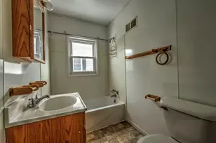 212 W McKinley St, Milford, IL 60953 - Photo 6