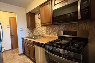 15723 Peggy Ln, Oak Forest, IL 60452 - Photo 8