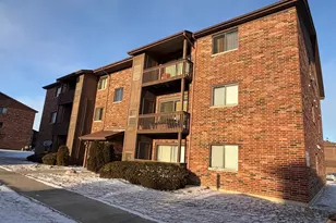 15723 Peggy Ln, Oak Forest, IL 60452 - Photo 2