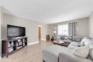 314 Maple Ln, Round Lake, IL 60073 - Photo 10