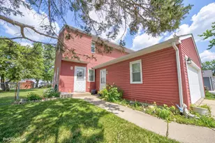 314 Maple Ln, Round Lake, IL 60073 - Photo 4