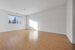 881 N Swift Rd, Addison, IL 60101 - Photo 4