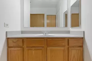 881 N Swift Rd, Addison, IL 60101 - Photo 18