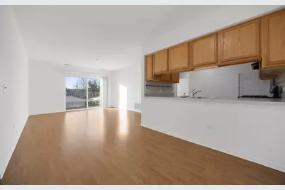 881 N Swift Road #203, Addison, IL 60101 - Photo 8