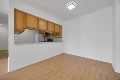 881 N Swift Road #203, Addison, IL 60101 - Photo 6