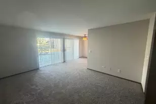 690 Greenfield Ct, Bartlett, IL 60103 - Photo 8