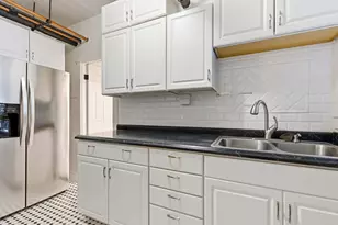 1300 E 56th St, Chicago, IL 60637 - Photo 10