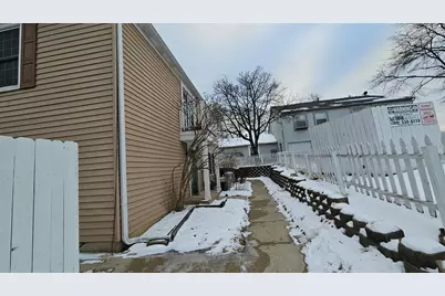 461 James Court #D, Glendale Heights, IL 60139 - Photo 2