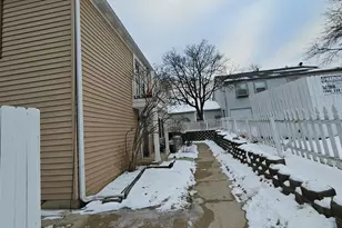 461 James Ct, Glendale Heights, IL 60139 - Photo 2