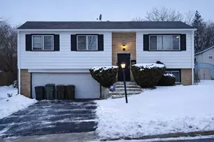 720 Blackhawk Dr, University Park, IL 60484 - Photo 1