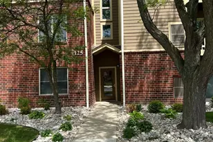 125 Glengarry Dr, Bloomingdale, IL 60108 - Photo 1