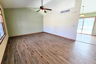 4753 Edenberry Ln, Rockton, IL 61072 - Photo 4