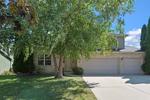 802 Joanne Dr, Minooka, IL 60447 - Photo 2