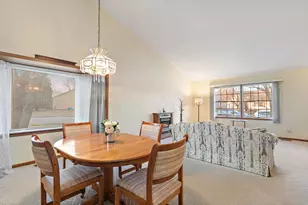 682 Alice Pl, Elgin, IL 60123 - Photo 6