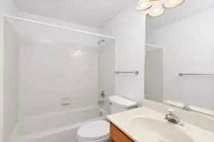 682 Alice Pl, Elgin, IL 60123 - Photo 10