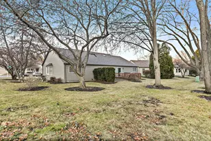 682 Alice Pl, Elgin, IL 60123 - Photo 18