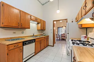 682 Alice Pl, Elgin, IL 60123 - Photo 8