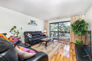 7525 Nantucket Dr, Darien, IL 60561 - Photo 8