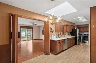 234 Peach Tree Ln, Elk Grove Village, IL 60007 - Photo 10