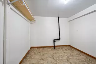 6707 N Whipple St, Chicago, IL 60645 - Photo 14