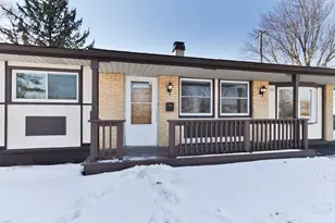 755 Cambridge Ln, Hoffman Estates, IL 60169 - Photo 2