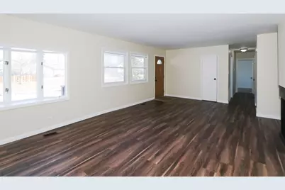 755 Cambridge Lane, Hoffman Estates, IL 60169 - Photo 4