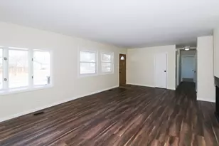 755 Cambridge Ln, Hoffman Estates, IL 60169 - Photo 4