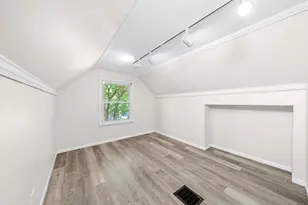 9417 S 78th Ave, Hickory Hills, IL 60457 - Photo 10