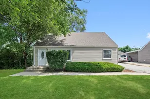 9417 S 78th Ave, Hickory Hills, IL 60457 - Photo 2
