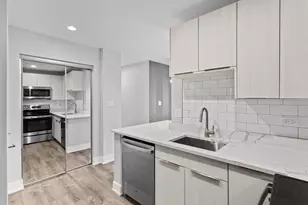 1303 W Estes Ave, Chicago, IL 60626 - Photo 4