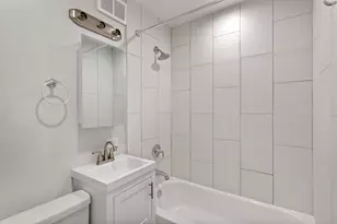 1303 W Estes Ave, Chicago, IL 60626 - Photo 14