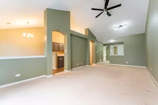 152 Hidden Pond Cir, Aurora, IL 60504 - Photo 4