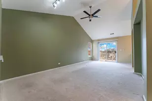 152 Hidden Pond Cir, Aurora, IL 60504 - Photo 2