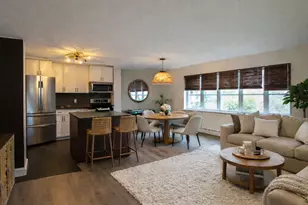 700 W Bittersweet Pl, Chicago, IL 60613 - Photo 2