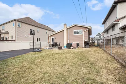 566 W Comstock Avenue, Elmhurst, IL 60126 - Photo 16