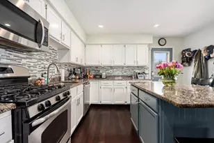 566 W Comstock Ave, Elmhurst, IL 60126 - Photo 4