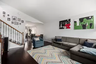 566 W Comstock Ave, Elmhurst, IL 60126 - Photo 2