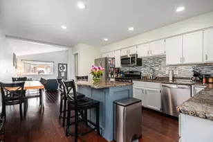 566 W Comstock Ave, Elmhurst, IL 60126 - Photo 6